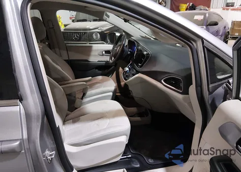 2018 Chrysler Pacifica Hybrid Touring Plus z USA, uszkodzony, nr VIN 2C4RC1H79JR332967